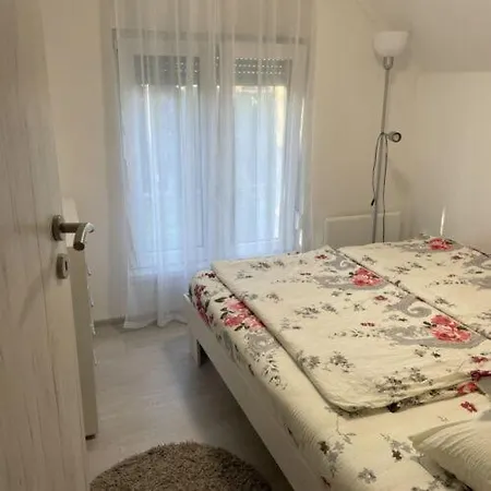 Zsuzsanna Vendeghaz Апартаменты *