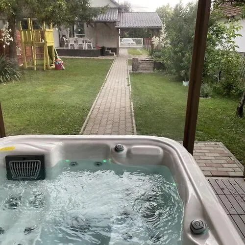 Zsuzsanna Apartamento *